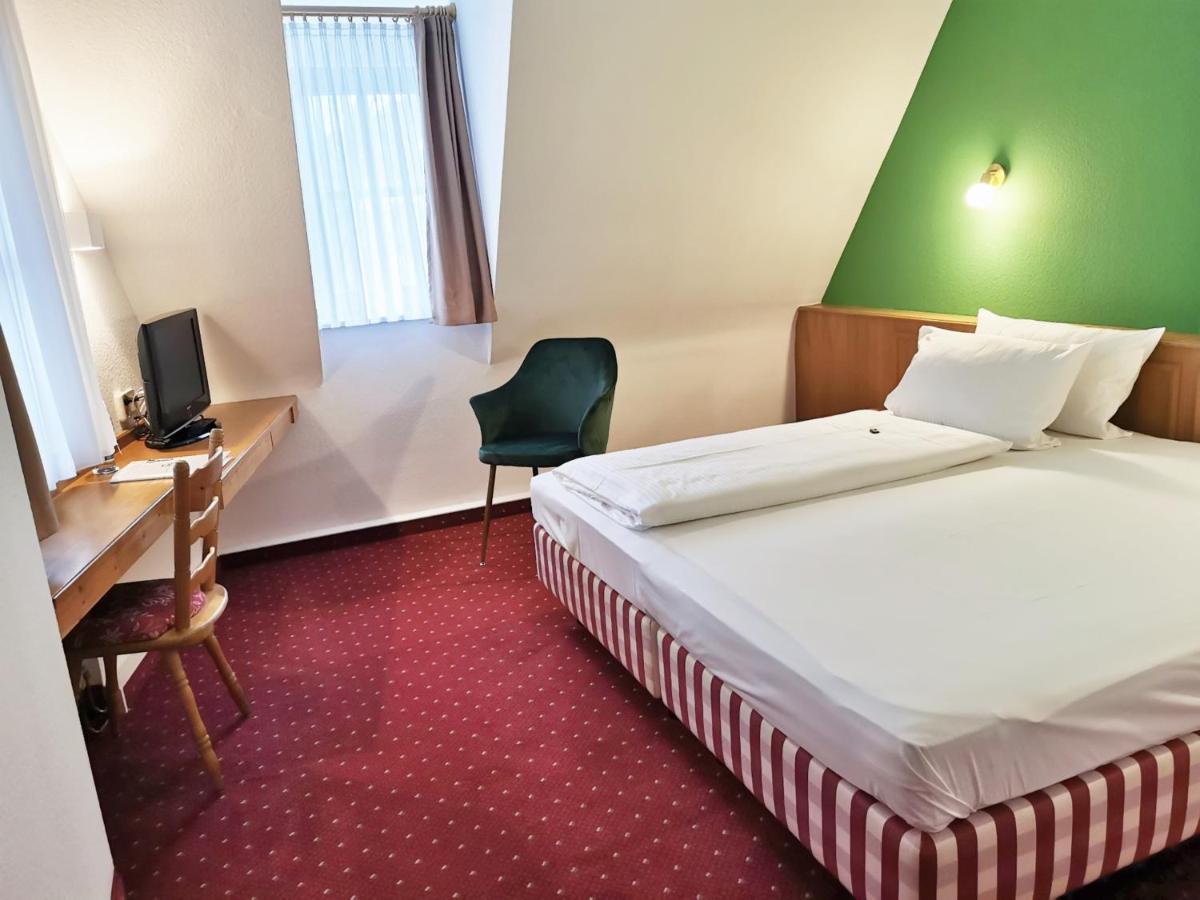 Landhotel Oelmuehle Mombris エクステリア 写真