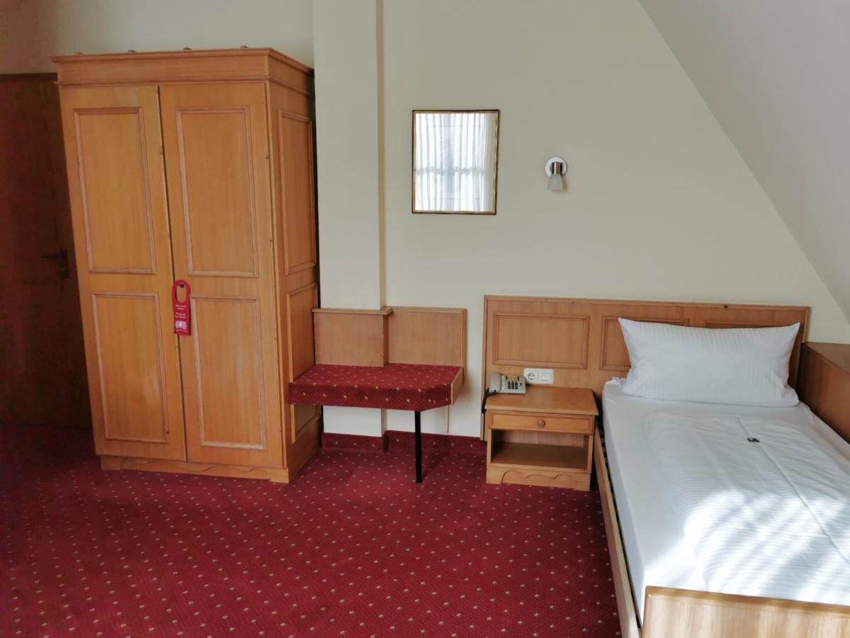 Landhotel Oelmuehle Mombris エクステリア 写真