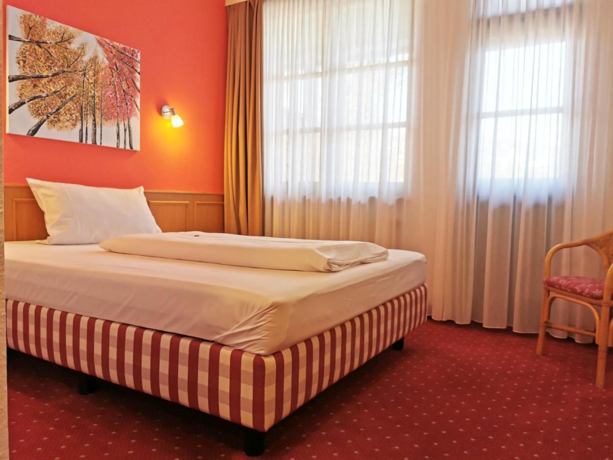 Landhotel Oelmuehle Mombris エクステリア 写真