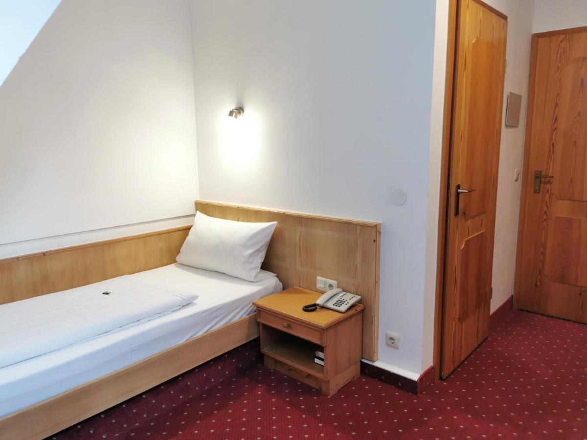 Landhotel Oelmuehle Mombris エクステリア 写真