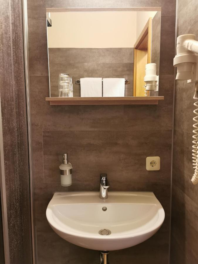 Landhotel Oelmuehle Mombris エクステリア 写真