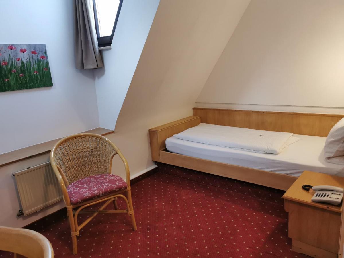 Landhotel Oelmuehle Mombris エクステリア 写真