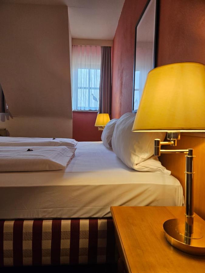 Landhotel Oelmuehle Mombris エクステリア 写真