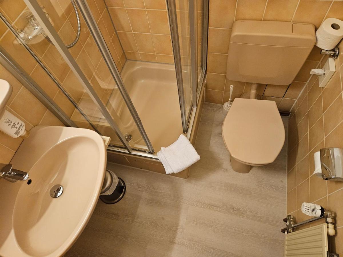 Landhotel Oelmuehle Mombris エクステリア 写真