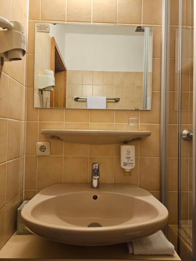 Landhotel Oelmuehle Mombris エクステリア 写真