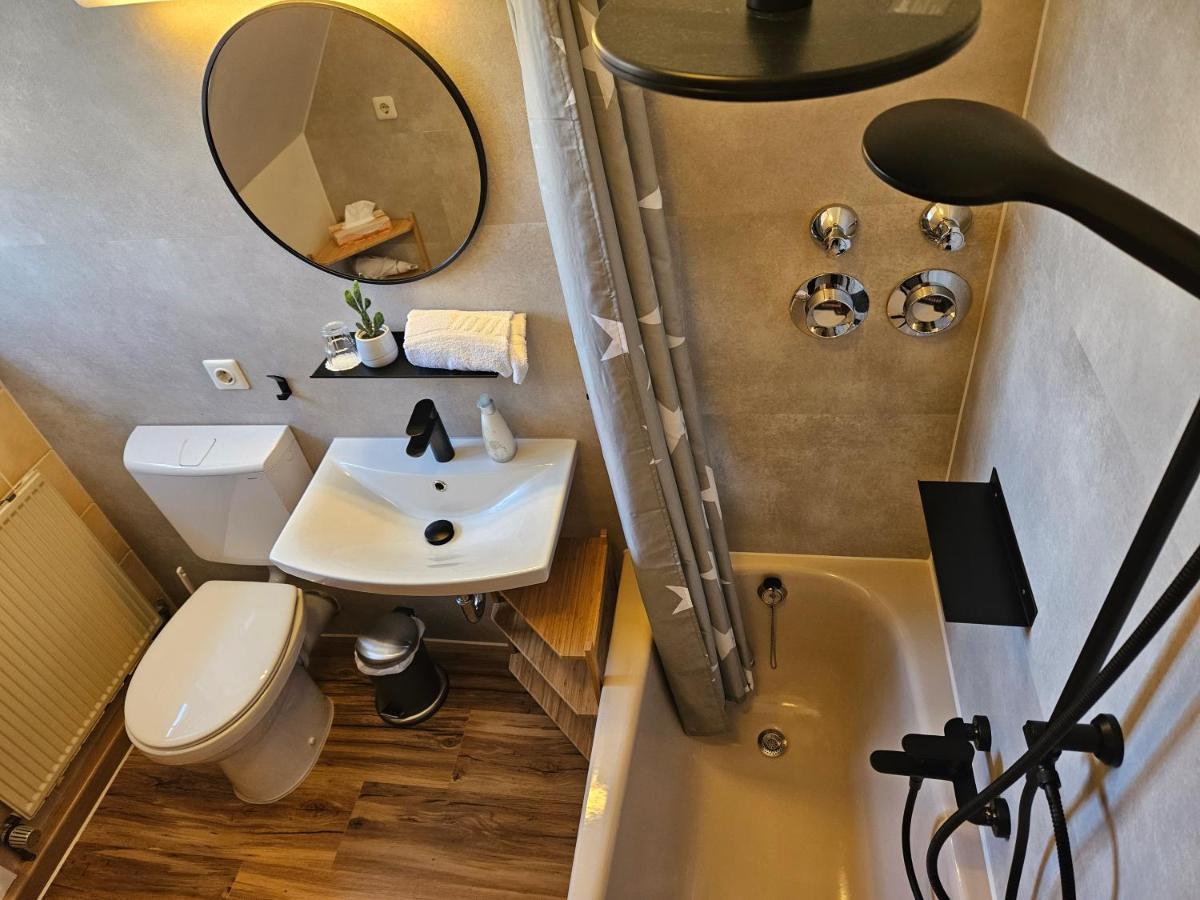 Landhotel Oelmuehle Mombris エクステリア 写真